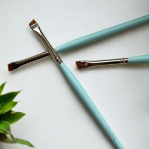 Tashnik Brush T02 – Angled Brow and Eyeliner Brush