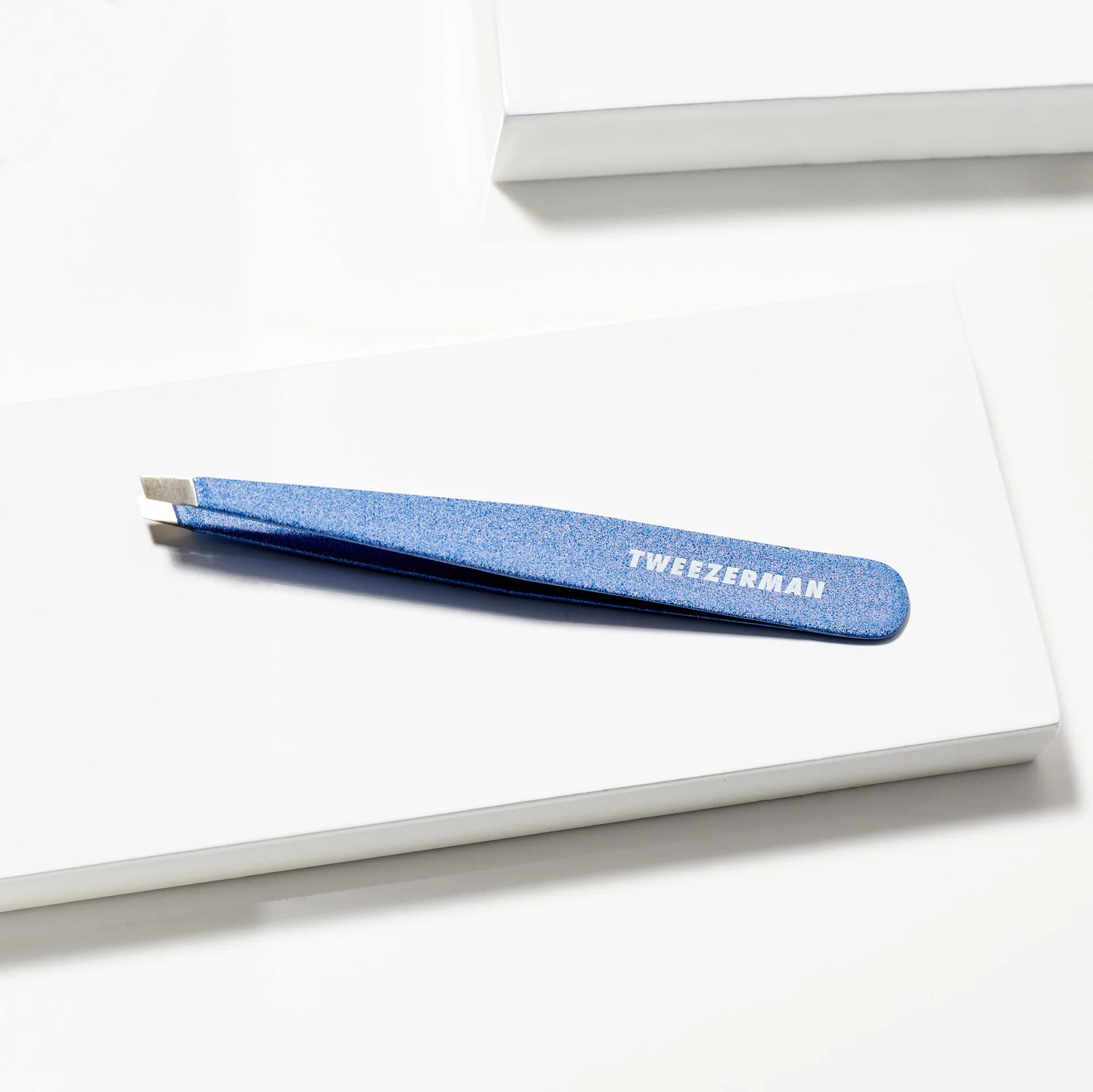 Tweezerman Slant Tweezer – Granite Sky - Image 2